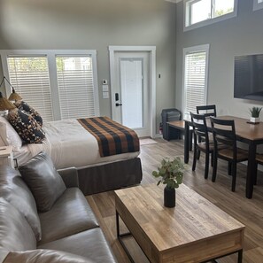 Standard Cabin, Courtyard View | Living area