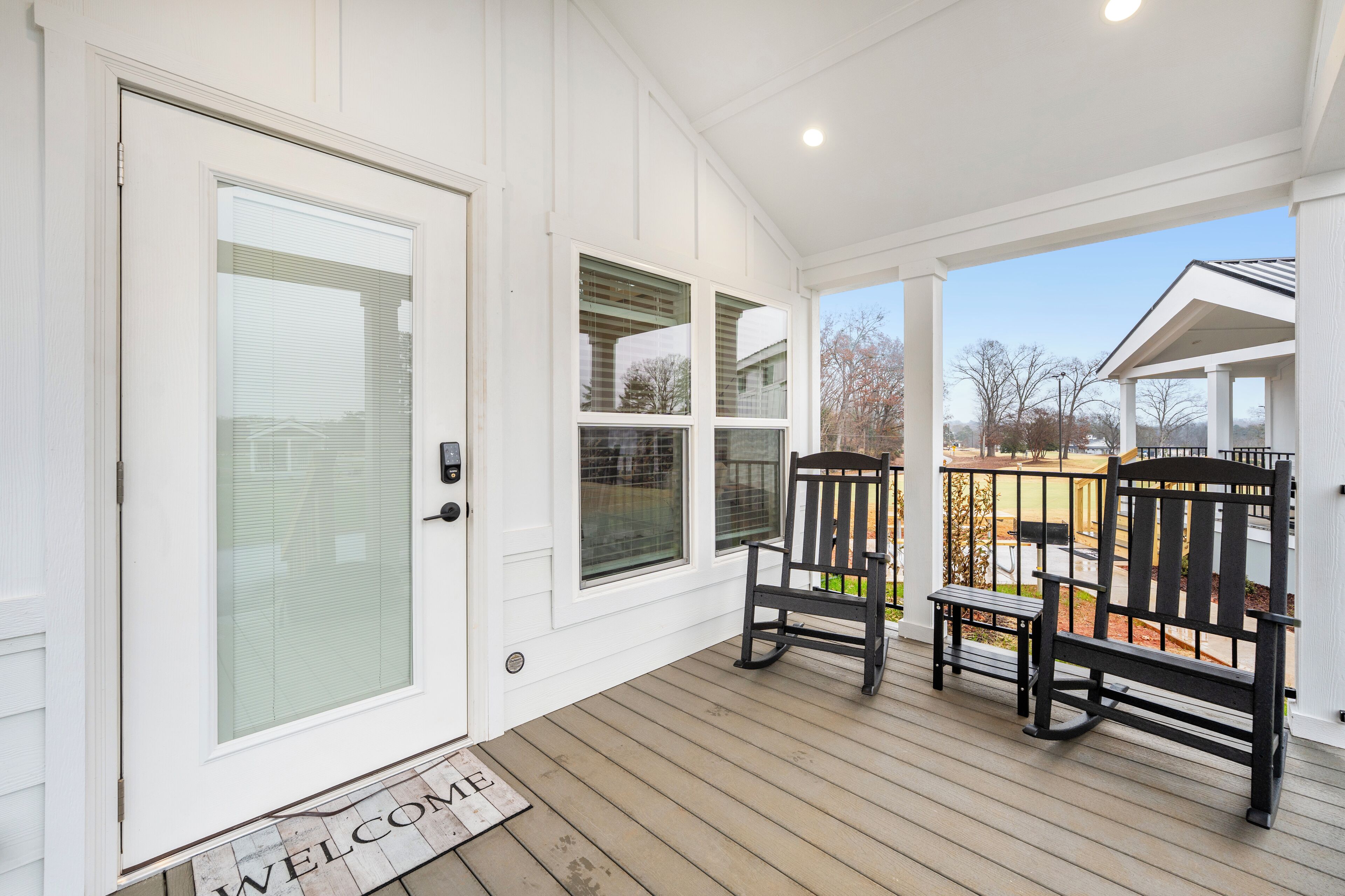 Sängtillbehör av högsta kvalitet och värdeförvaringsskåp på rummet