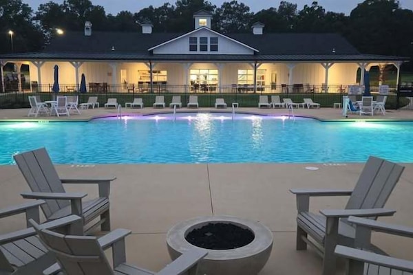 Seasonal outdoor pool, open 7:00 AM to 10:00 PM, pool umbrellas