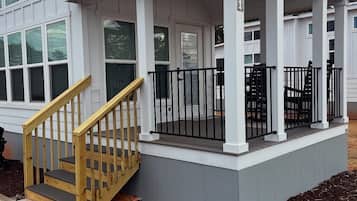 Cabaña, 1 cama de matrimonio grande con sofá cama, vistas al patio | Fachada del alojamiento