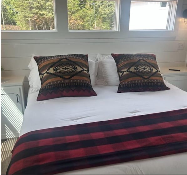 Cabin, Multiple Beds, Courtyard View | In-room safe, laptop workspace, free WiFi