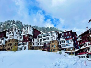 Standard Apartment, Balcony, Mountain View | Premium bedding, memory-foam beds, desk, laptop workspace