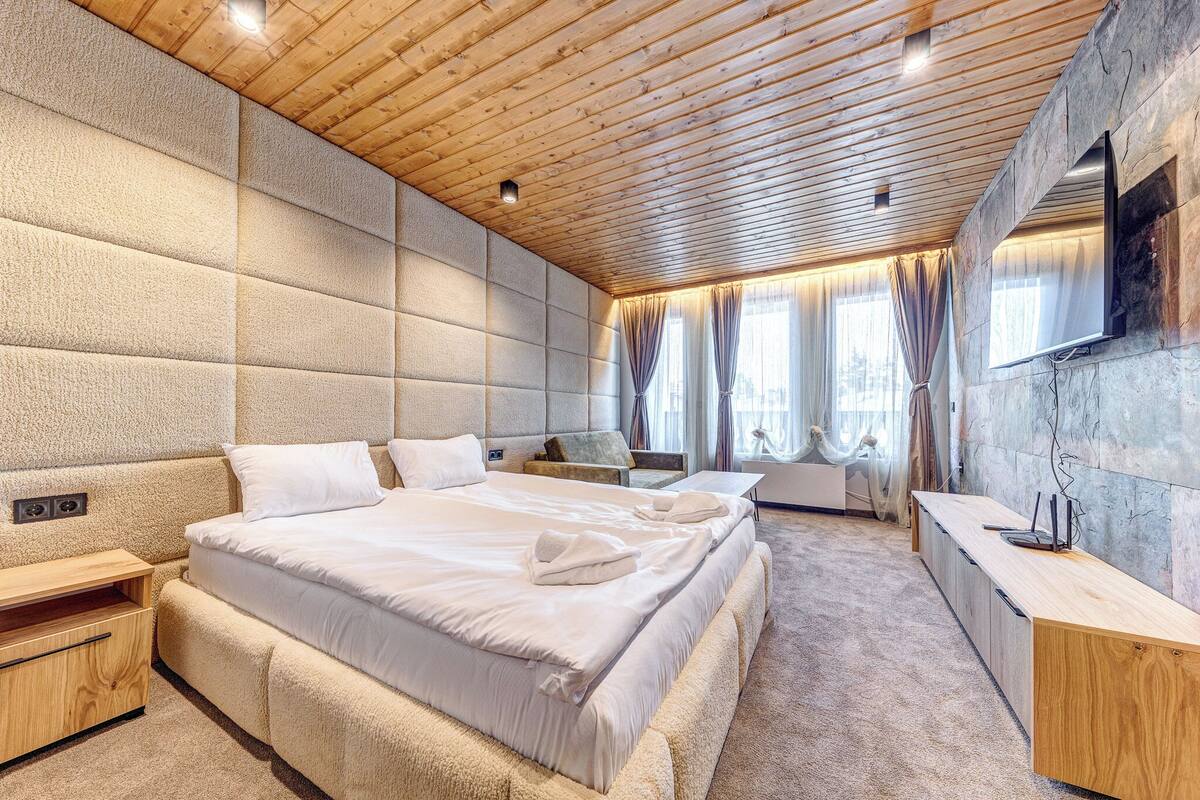 Estudio Deluxe, balcón, vistas a la montaña | Ropa de cama de alta calidad, colchones viscoelásticos, escritorio