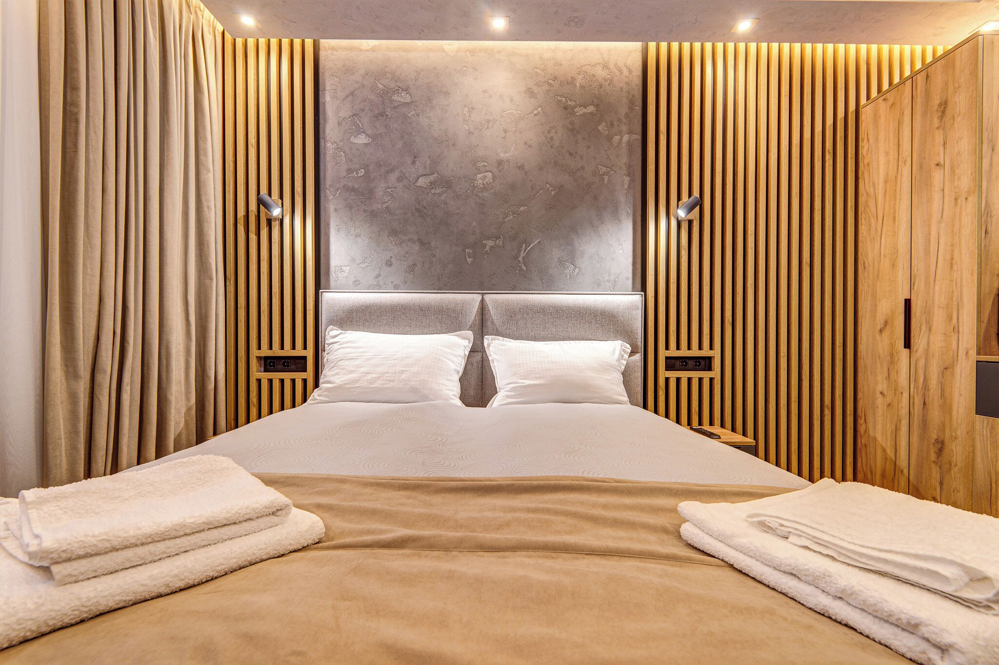 Standard Studio, Balcony, Mountain View | Premium bedding, memory-foam beds, desk, laptop workspace