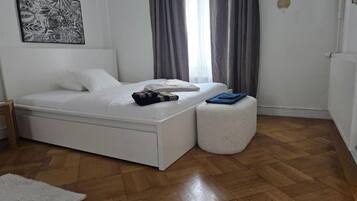 2 Schlafzimmer, BĂŒgeleisen/BĂŒgelbrett, Internetzugang, BettwĂ€sche