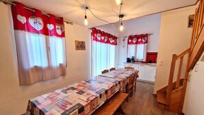 Dining - 100m from ski slopes, 3rd floor, balcony, ski locker, 90m², Valfréjus (Valfréjus)