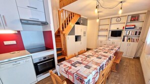 Private kitchen - 100m from ski slopes, 3rd floor, balcony, ski locker, 90m², Valfréjus (Valfréjus)