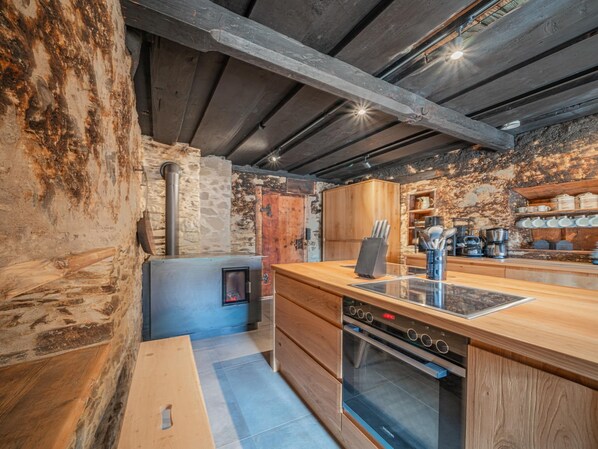 Fridge, microwave, oven, stovetop - Listed houses for groups (Matrei in Osttirol)
