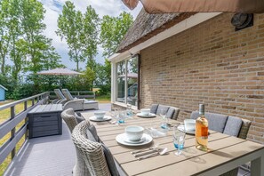 House | Balcony - Charming Country House for 4 People (De Koog)