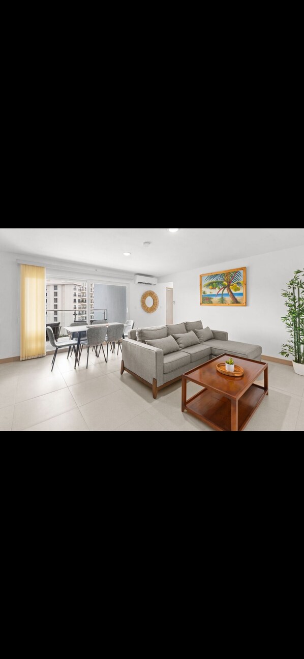 Smart TV y futbolito 