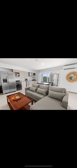 Smart TV y futbolito 