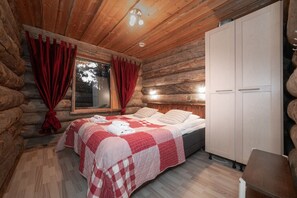 5 bedrooms, iron/ironing board, WiFi, bed sheets