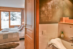 4 Schlafzimmer, Bügeleisen/Bügelbrett, kostenloses WLAN, Bettwäsche