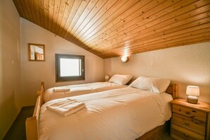 3 chambres, fer et planche à repasser, Wi-Fi gratuit, draps fournis