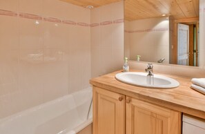 Hair dryer, towels - Maroly - Two Bedroom Apartment, Sleeps 8 (Le Grand Bornand)
