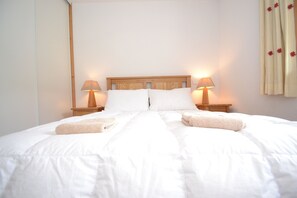 2 makuuhuonetta, silitysrauta/-lauta, ilmainen Wi-Fi, vuodevaatteet