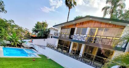 Quinta Pumita. Spectacular house with garden and private pool (pets allowed)