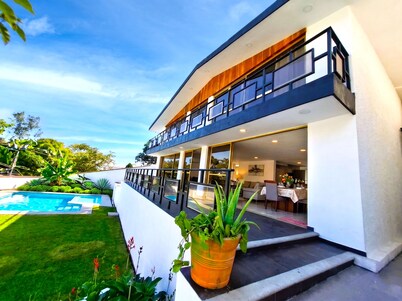 Private pool, garden, 4 bedrooms, parking FIFA2026 (pets welcome)