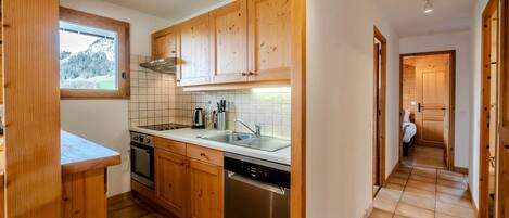 Køleskab, mikrobølgeovn, ovn, opvaskemaskine