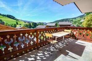Outdoor dining - Le Praz 4 - Four Bedroom Apartment, Sleeps 8 (Le Grand Bornand)