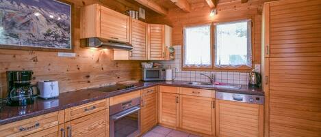 Refrigerador, microondas, horno y lavavajillas