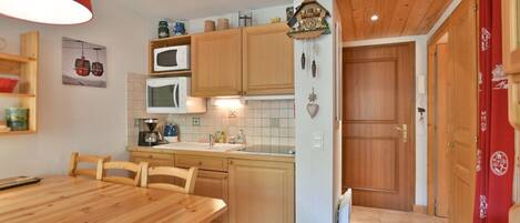 Réfrigérateur, micro-ondes, four, lave-vaisselle