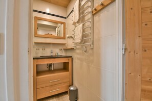 Hair dryer, towels
