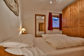 1 soverom, strykejern/-brett, wi-fi (inkludert) og sengetøy