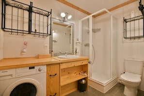 Hair dryer, towels