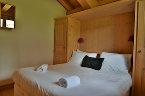 2 bedrooms, bed sheets