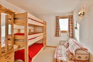 2 chambres, fer et planche à repasser, Wi-Fi gratuit, draps fournis