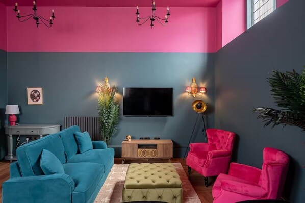 TV - Charming Chapel Apartment in Barnard Castle (County Durham)