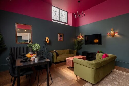 Stylish 2-Bedroom Chapel Retreat