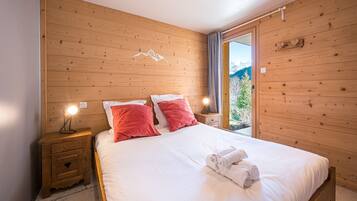 3 chambres, fer et planche à repasser, Wi-Fi gratuit, draps fournis