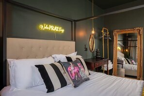 1 bedroom, internet, bed sheets