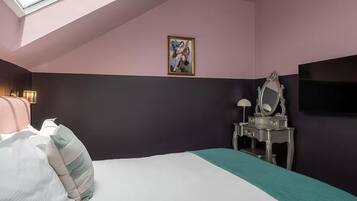 1 bedroom, iron/ironing board, internet, bed sheets