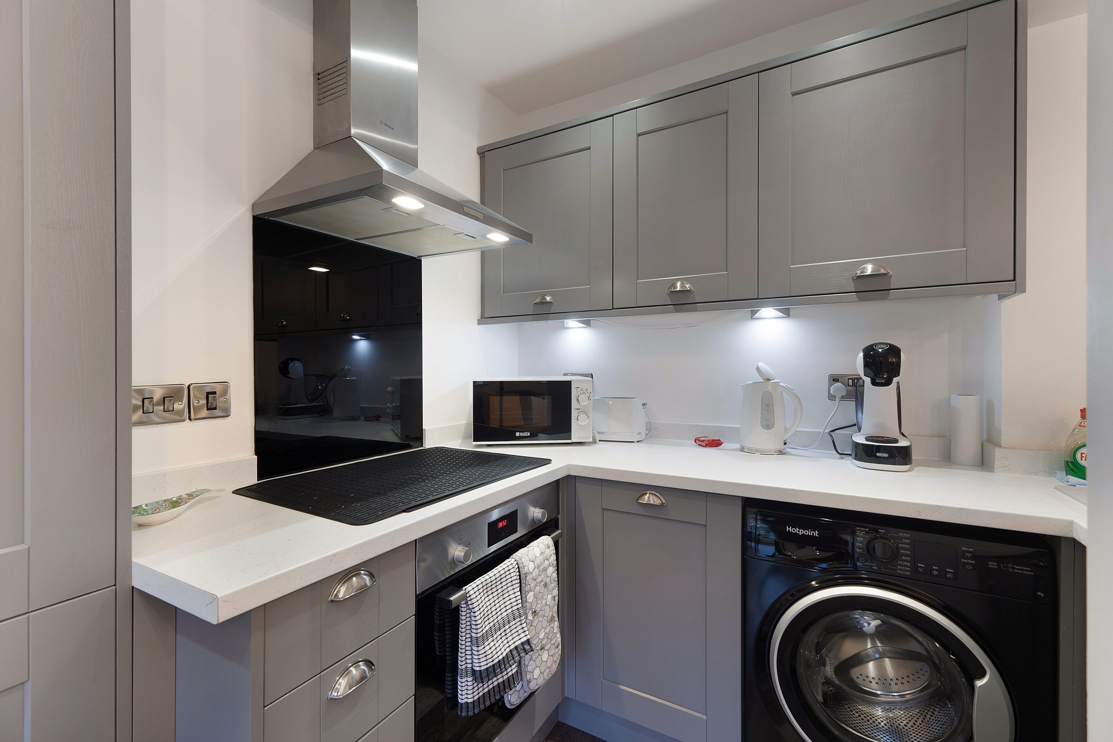 Kühlschrank, Ofen, Herdplatte, Toaster