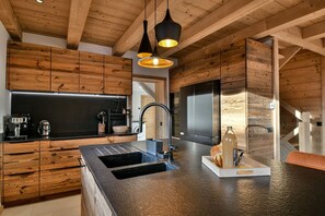 Réfrigérateur, micro-ondes, four, lave-vaisselle