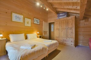 6 bedrooms, iron/ironing board, free WiFi, bed sheets
