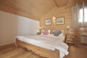 3 chambres, fer et planche à repasser, Wi-Fi gratuit, draps fournis