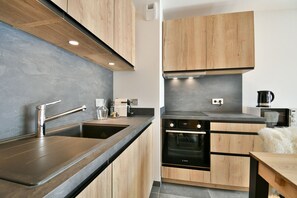 Kühlschrank, Mikrowelle, Ofen, Geschirrspüler