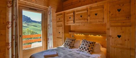 7 dormitoris, wifi gratuïta i roba de llit