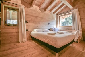 4 makuuhuonetta, silitysrauta/-lauta, ilmainen Wi-Fi, vuodevaatteet