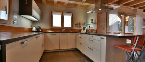 Køleskab, mikrobølgeovn, ovn, opvaskemaskine