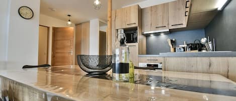 Réfrigérateur, micro-ondes, four, lave-vaisselle