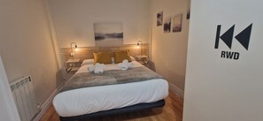 2 chambres, fer et planche à repasser, draps fournis