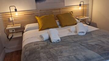 2 slaapkamers, een strijkplank/strijkijzer, beddengoed