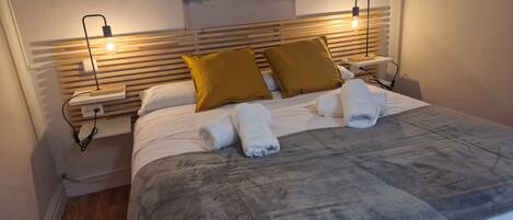 2 bedrooms, iron/ironing board, bed sheets