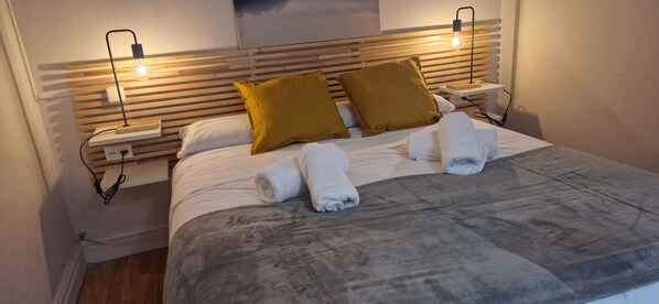 2 chambres, fer et planche à repasser, draps fournis