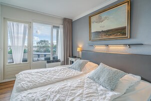 1 habitación, muebles diferentes y ropa de cama 